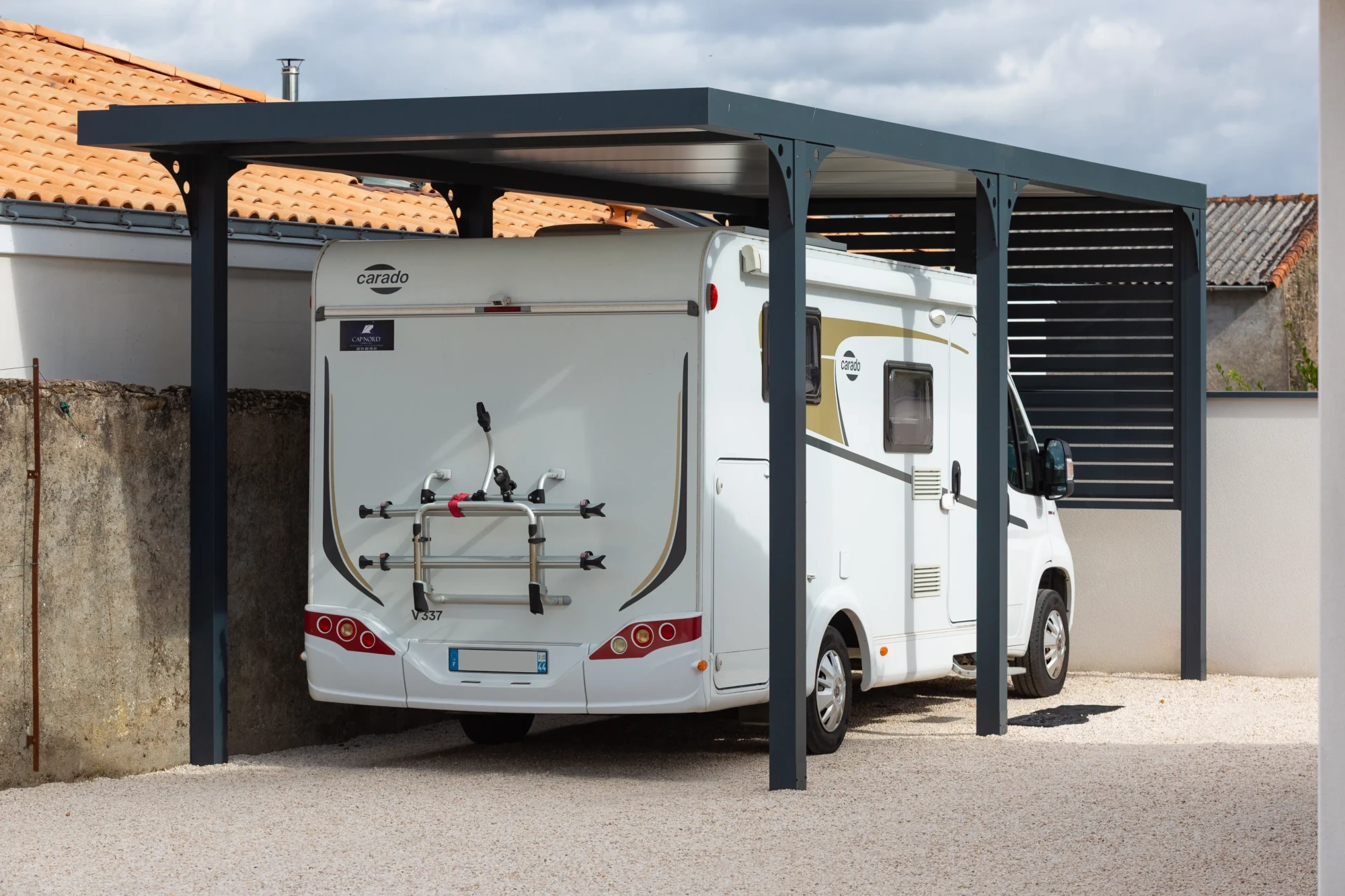 11-carport-aluminium-anthracite-camping-car-reze-leaute-paysage