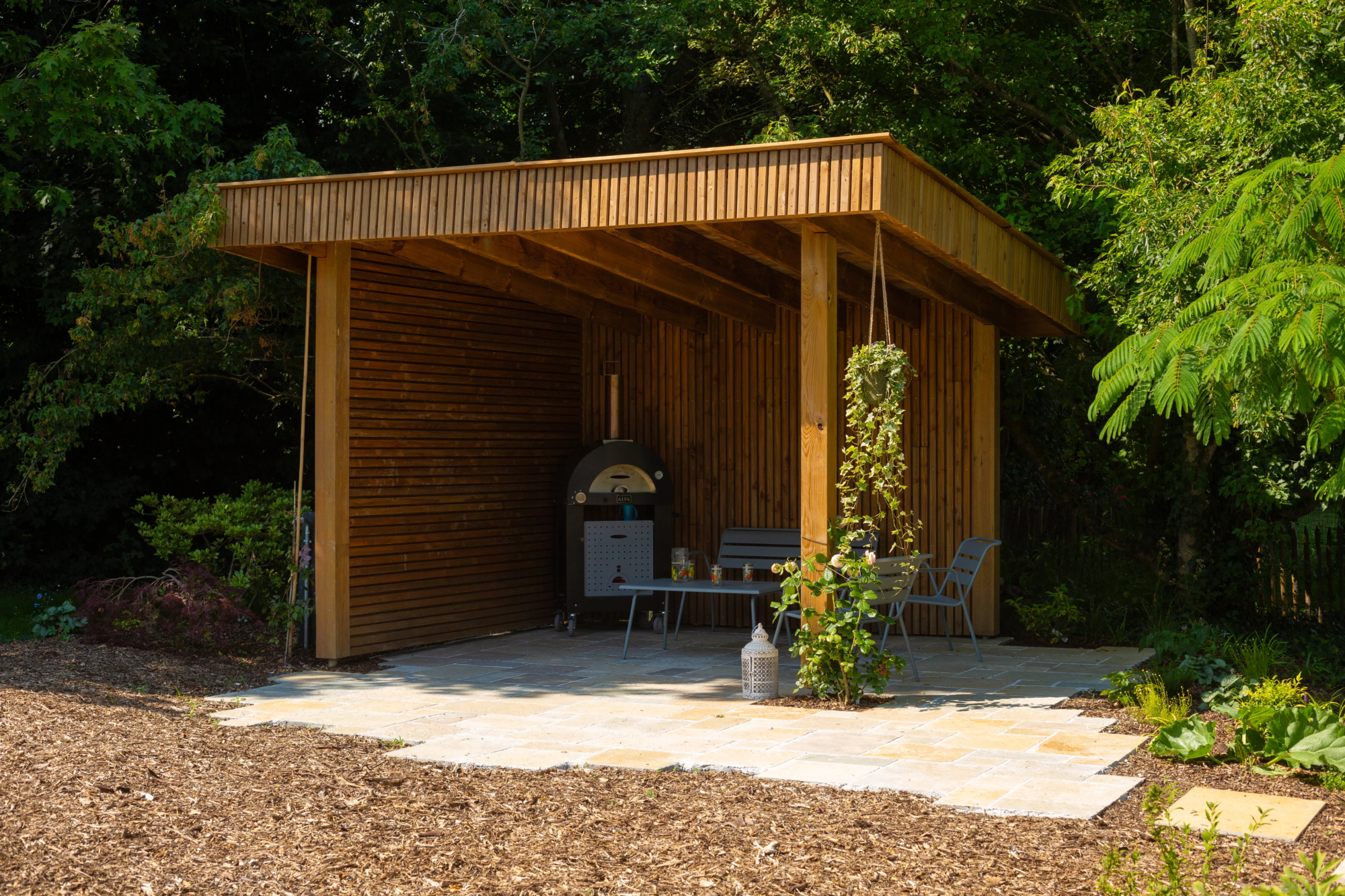 Pergola toit plat en bois composite à Orvault construit par Léauté Paysage